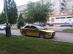 В Волгодонске появился золотой автомобиль