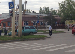 В Волгодонске на перекрестке Гагарина-Энтузиастов столкнулись ВАЗ и иномарка