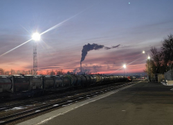 Из-за атаки украинского БПЛА на железную дорогу поезд из Москвы в Волгодонск задержался в пути