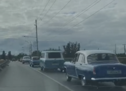 Ретро-парад: колонна раритетных автомобилей шествует по дорогам Волгодонска