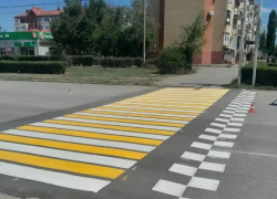 В приоритете — безопасность: в Волгодонске устанавливают новые «лежачие полицейские» и обновляют разметку