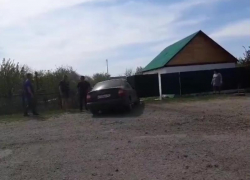 Водитель «Хендай» врезался в забор чужой дачи в Волгодонске