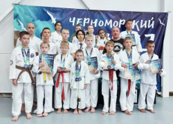 Россыпь наград привезли юные волгодонцы со Всероссийских соревнований по карате 