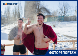 Найди себя на фото: сотни волгодонцев окунулись в купель в Крещение Господне