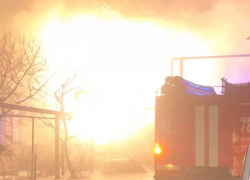 С ярким взрывом во тьме под Цимлянском сгорела баня