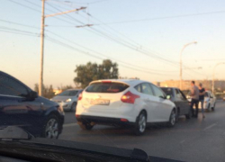 Авария привела к огромной пробке на путепроводе Волгодонска