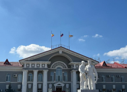 В Волгодонске приспустили флаги в День общенационального траура в России 