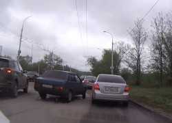В Волгодонске ДТП на Жуковском шоссе преградило дорогу транспортному потоку