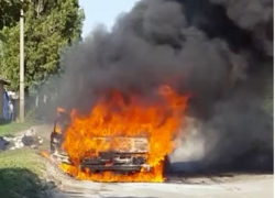 «Фольксваген» сгорел дотла на улице Маяковского 