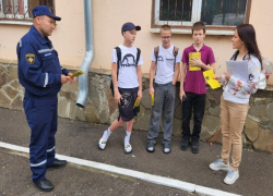 Правила безопасности на воде: спасатели проинструктировали маленьких волгодонцев перед отправкой в лагеря