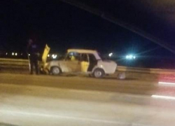 На Путепроводе ВАЗ врезался в отбойник, работает «скорая помощь»