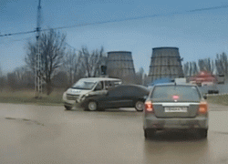 Момент столкновения машины телеканала «ТНТ-Волгодонск» с «Мерседесом» попал на видео