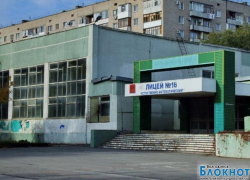 Школьников Волгодонска кормили подозрительными сосисками и яйцами