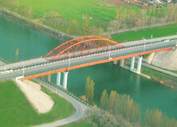 Новый мост через канал в Волгодонске построили после удара о грузовое судно 