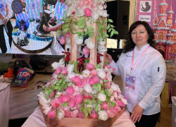 Гигантский торт с танцующими горцами кондитера из Дубовского ошеломил жюри в Москве