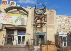 К главному фасаду Торгового центра в Волгодонске пристроят белорусский лифт