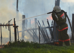 Бесхозное строение сгорело в Волгодонске 