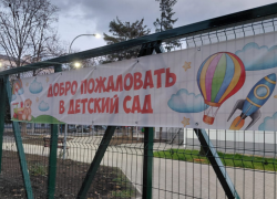 В ДСиГХ признали, что у города нет денег на починку дорожек у детского садика «Голубые дорожки»