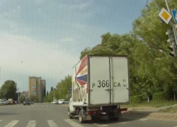 Волгодонец прислал видео: проезд перекрестка на «красный» или куда спешит «Газель» 