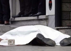 В Волгодонске возле гипермаркета на глазах у десятков людей почти целый день умирал человек