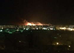 Волгодонцы стали свидетелями огромного ночного ландшафтного пожара за В-У