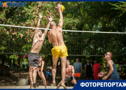 В Волгодонске прошли жаркие игры по пляжному волейболу 