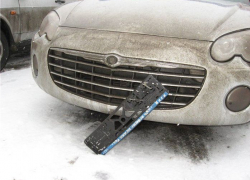 В Волгодонске массово сливают бензин и крадут госномера с машин 