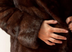 Волгодончанка утащила дорогую норковую шубу из-под носа продавцов