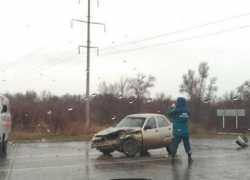 Возле поворота на базы отдыха в Волгодонске столкнулись два ВАЗа 