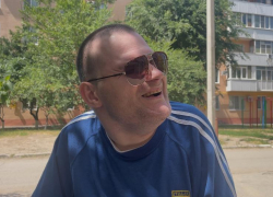 Он увидел Солнце впервые в этом году: спасатели Волгодонска помогли инвалиду-колясочнику впервые за полгода выйти на улицу