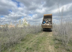 «Бесплатную квартиру» у бомжа отобрали: Департамент строительства и городского хозяйства ликвидировал свалку у Свято-Троицкого храма  