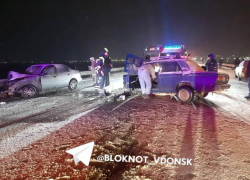 Гигантскую пробку образовало жуткое ДТП на трассе Цимлянск-Волгодонск