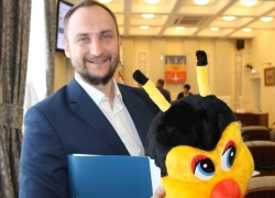 Огромная пчела-качалка и рокировка замов сити-менеджера: в Волгодонске состоялось майское заседание Думы