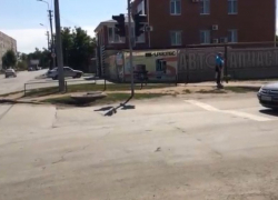 «Власти, как мне перейти дорогу»: Волгодонец возмутился отсутствию «зебры» на перекрестке Маяковского-Пионерская