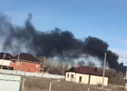 Сильный пожар в районе химзавода Волгодонска попал на видео