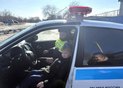 Детям из школы №15 показали  устройство патрульного автомобиля ГАИ
