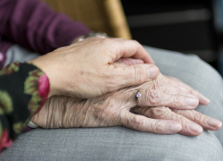 «Ваш внук попал в ДТП»: 69-летняя волгодончанка лишилась 100 тысяч рублей после разговора с мошенником