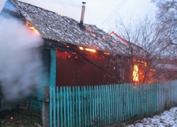 В Дубовском районе сгорел одноэтажный дом
