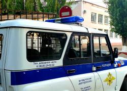 Вооруженный ножом волгодонец ограбил мужчину в его же машине 