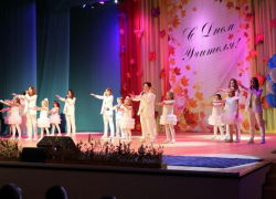 Учителя по всей России принимают поздравления с Днем учителя