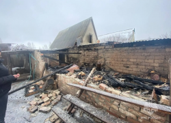 В Волгодонском районе сгорела баня и гараж