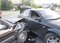 В Волгодонске на пятачке у «Камина» снова бьются машины