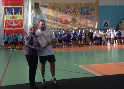 12 коллективов трудящихся Волгодонска доказали, кто лучше фланкирует и играет в волейбол