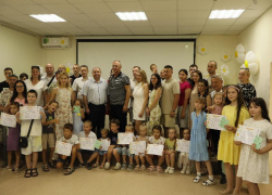 «Мама, папа, я – читающая семья!»: в Волгодонске депутаты городской Думы наградили активных книголюбов