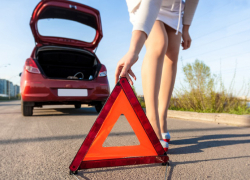 Автоинспекторы помогли семье из Волгодонска добраться до города после поломки автомобиля на трассе