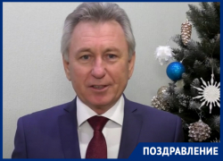 Глава администрации Виктор Мельников поздравил волгодонцев с наступающим Новым годом 