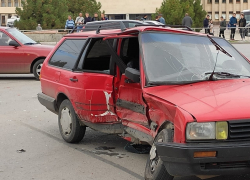 «Семерка» и «Фольксваген» столкнулись на перекрестке у вокзала