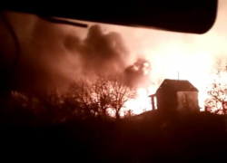 «Это страшно»: пожар охватил садоводство «Строитель» в Волгодонске