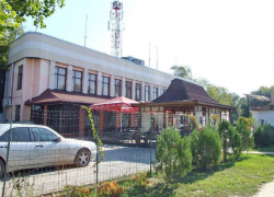 «Попахивает пирамидой»: Волгодонцы скупили клубные карты в строящийся клуб, который не спешит открываться