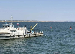 Водоканал плавучими буями укрепил защиту главного источника воды для города